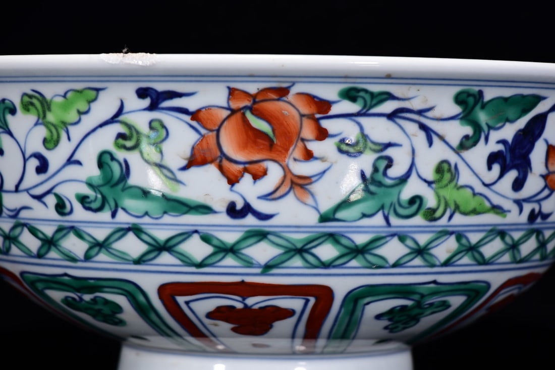 An Exquisite Wucai Lotus Pattern Bowl - 5