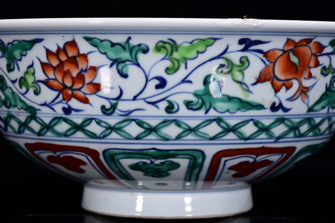 An Exquisite Wucai Lotus Pattern Bowl - 6