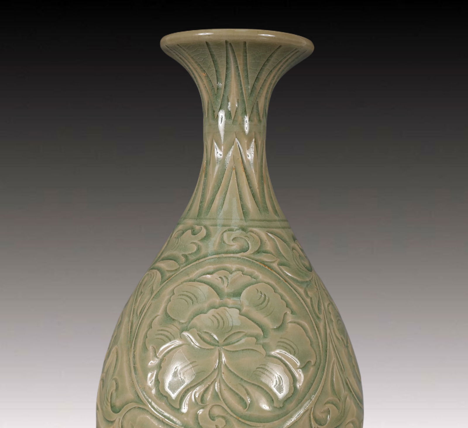 An Exquisite Yaozhou yao Flower Pattern Vase - 2