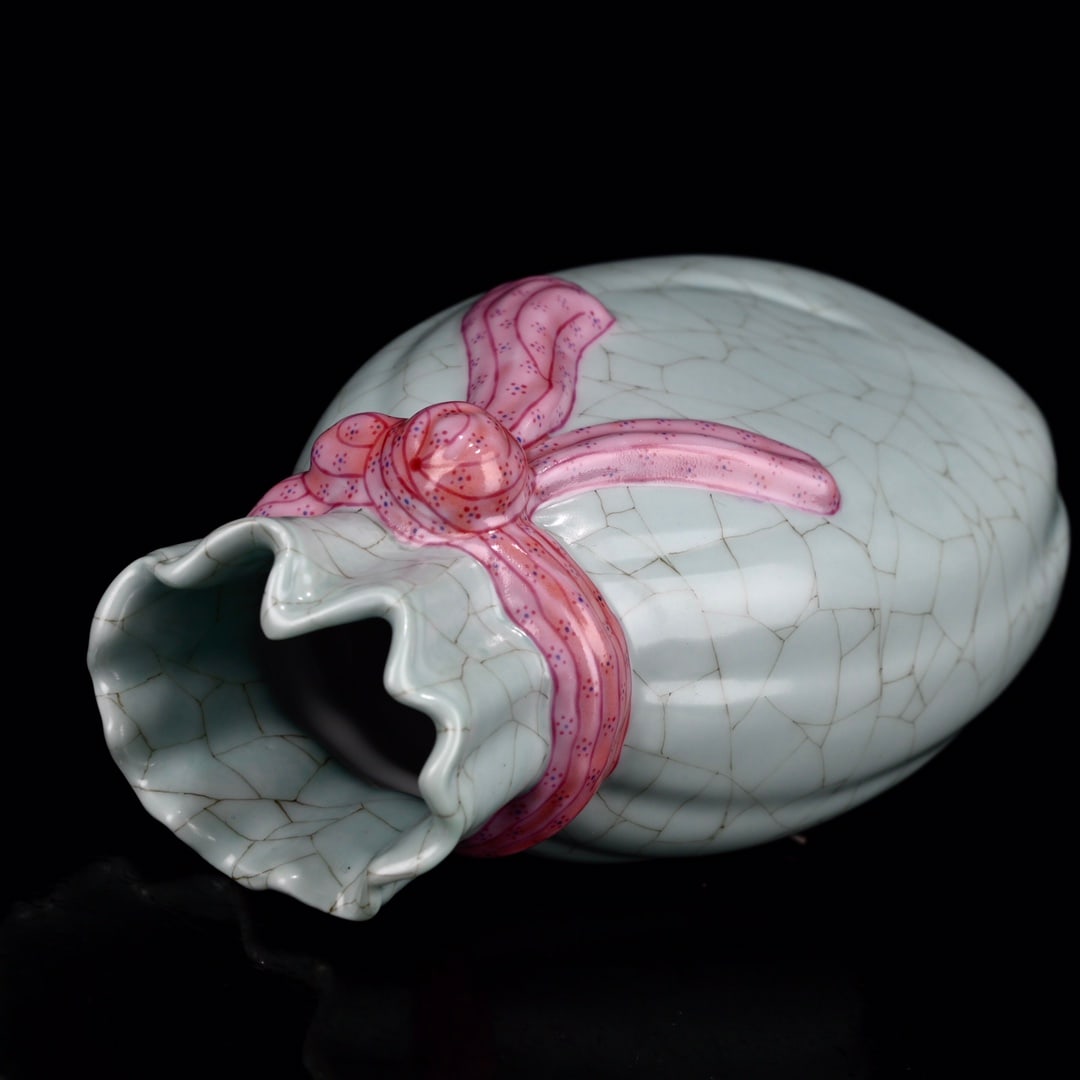 An Exquisite Enamel Vase - 8