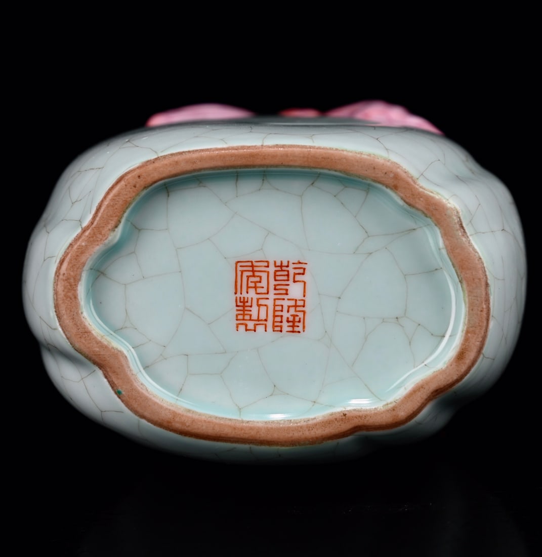 An Exquisite Enamel Vase - 9