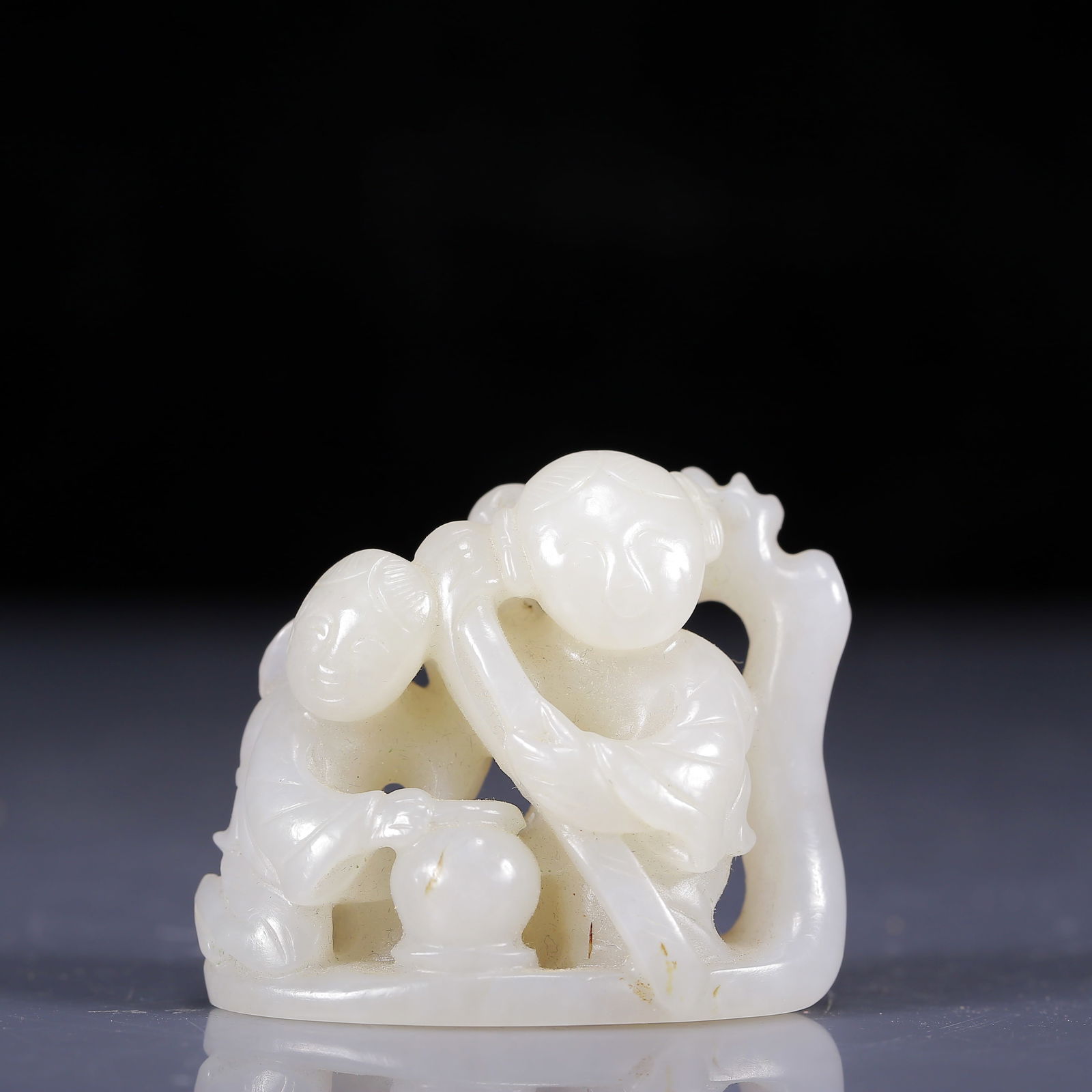 An Exquisite White Jade Figure Ornament (1 of 6)