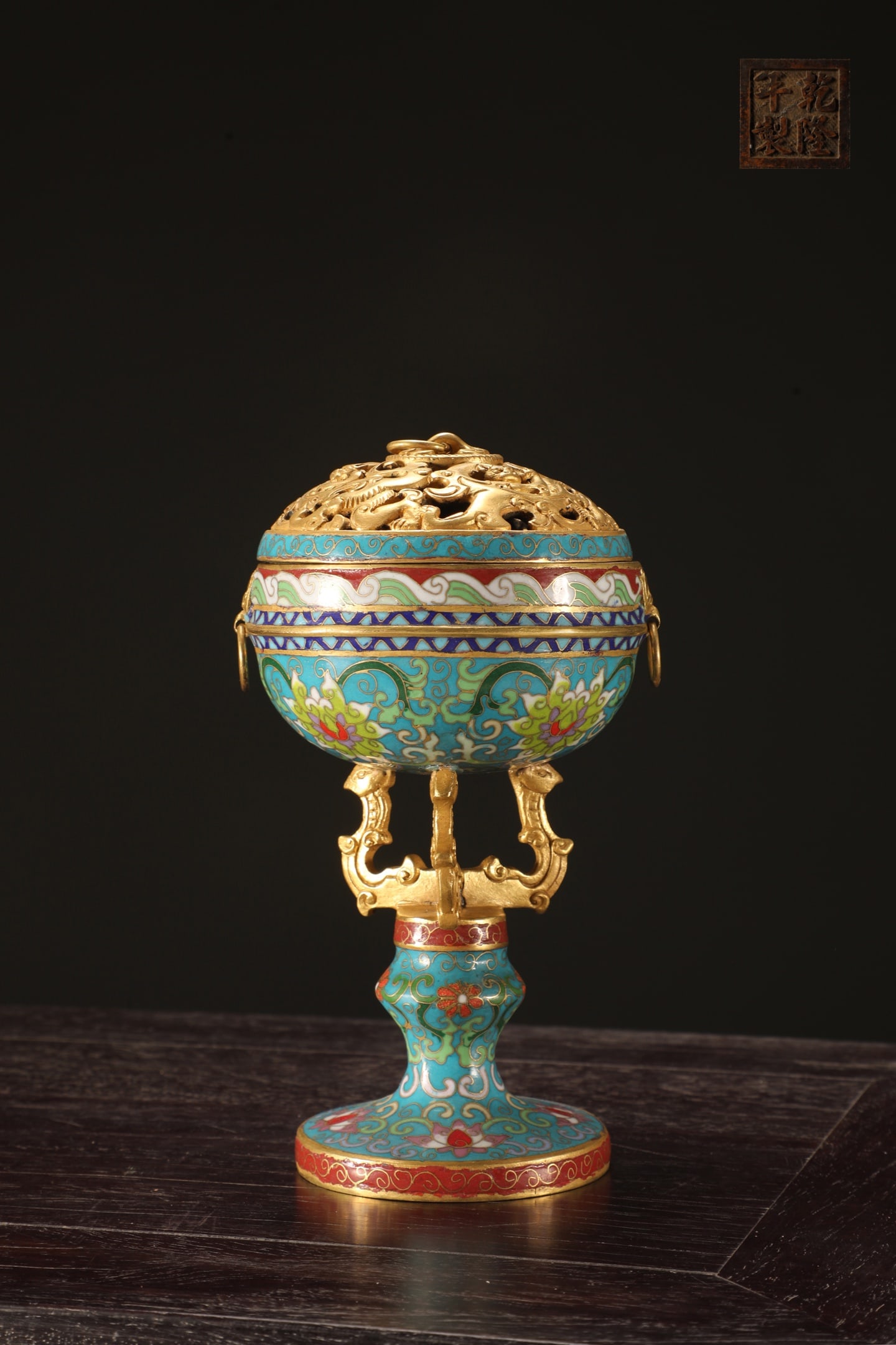 An Exquisite Cloisonne Lotus Pattern Hat Stand: An Exquisite Cloisonne Lotus Pattern Hat Stand,Qing Dynasty,China,Qianlong Four-Character Mark,Size:6.9inx3in,Weight:1250g 
