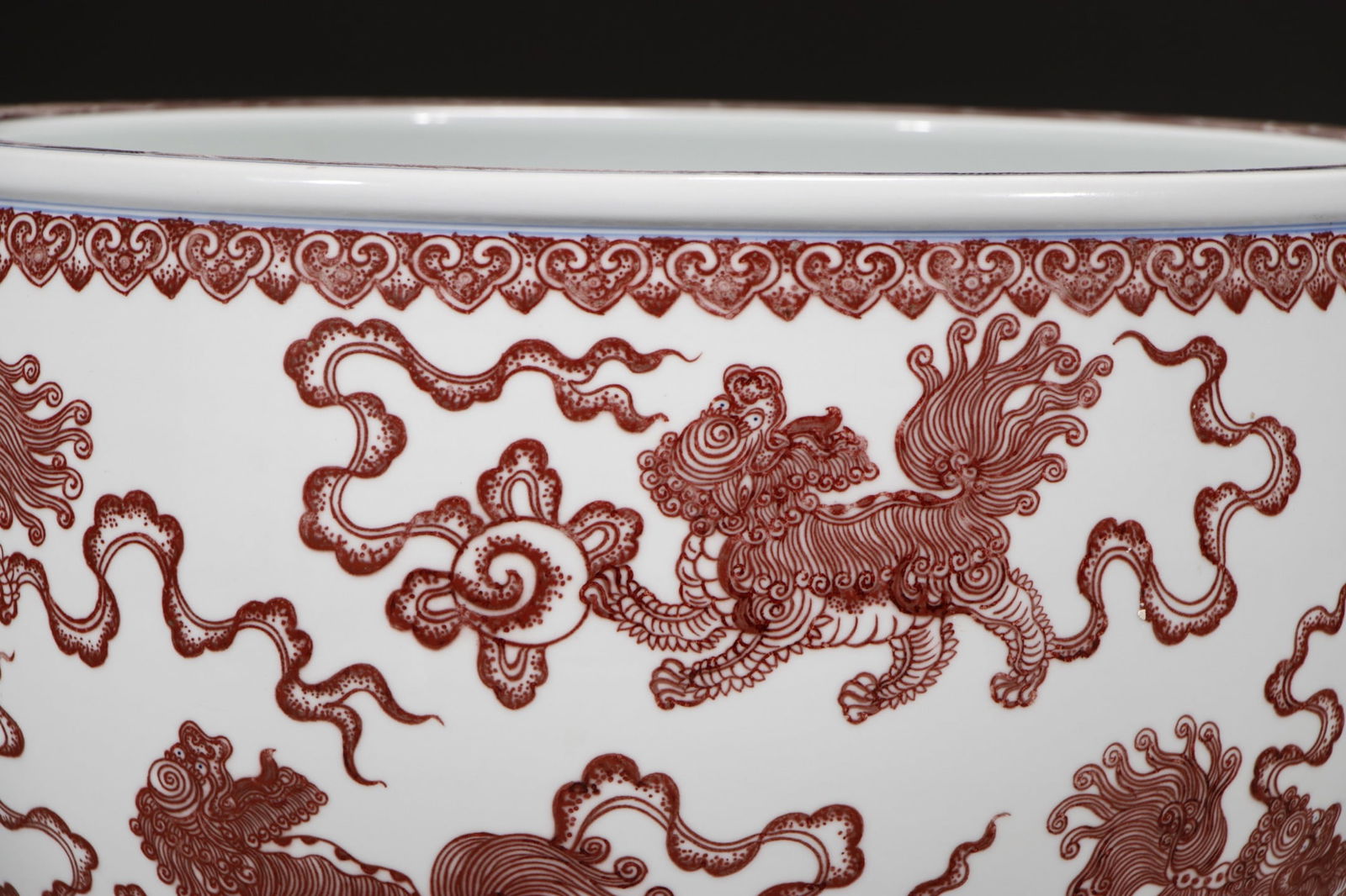 An Exquisite Underglaze-Red Lion Pattern Vat - 2