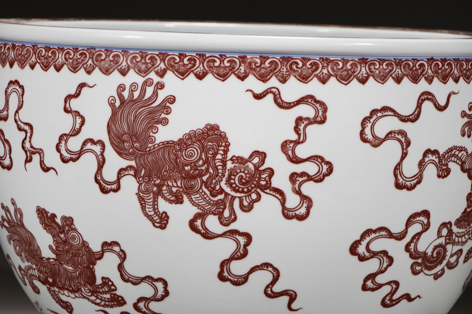 An Exquisite Underglaze-Red Lion Pattern Vat - 6