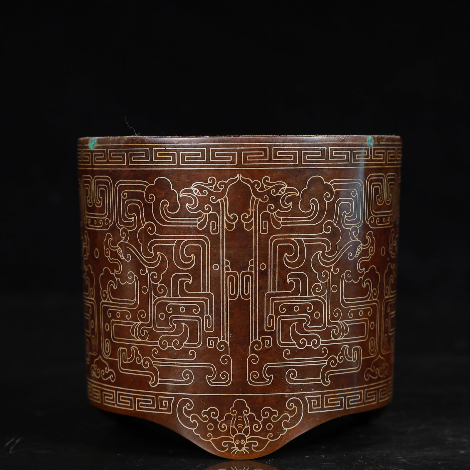 A Rare Bronze Bats and Peach Pattern Tripod Censer: A Rare Bronze Bats and Peach Pattern Tripod Censer,Ming Dynasty,China,With Mark,Size:3.5inx3.1in,Weight:800g 