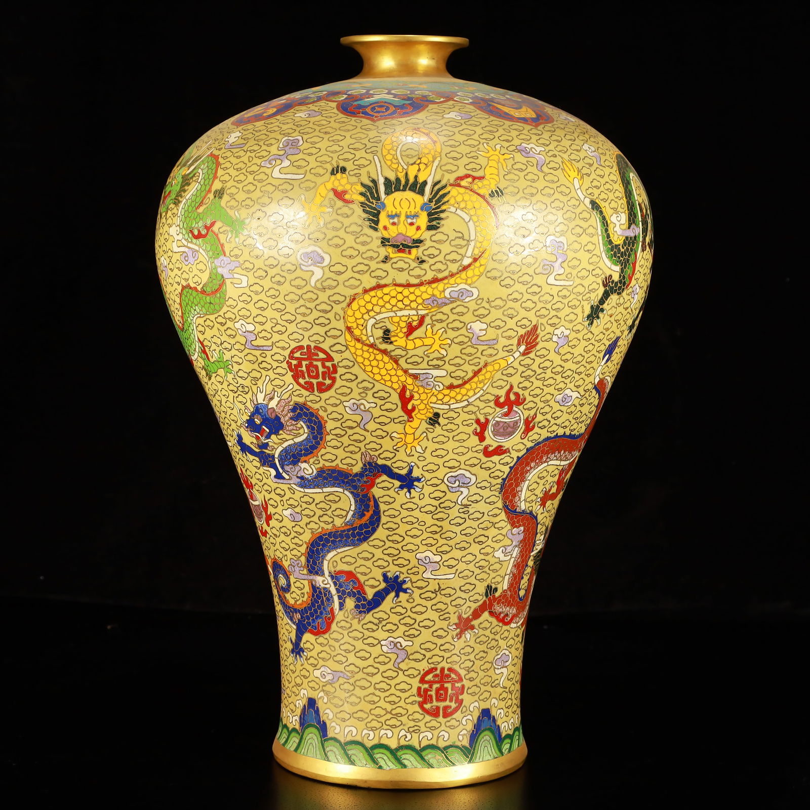 A Huge Cloisonne Dragon Pattern Vase: A Huge Cloisonne Dragon Pattern Vase,(A type of enamelware with metal wires separating colored glaze, originating in China),Qing Dynasty,China,Qianlong Four-character