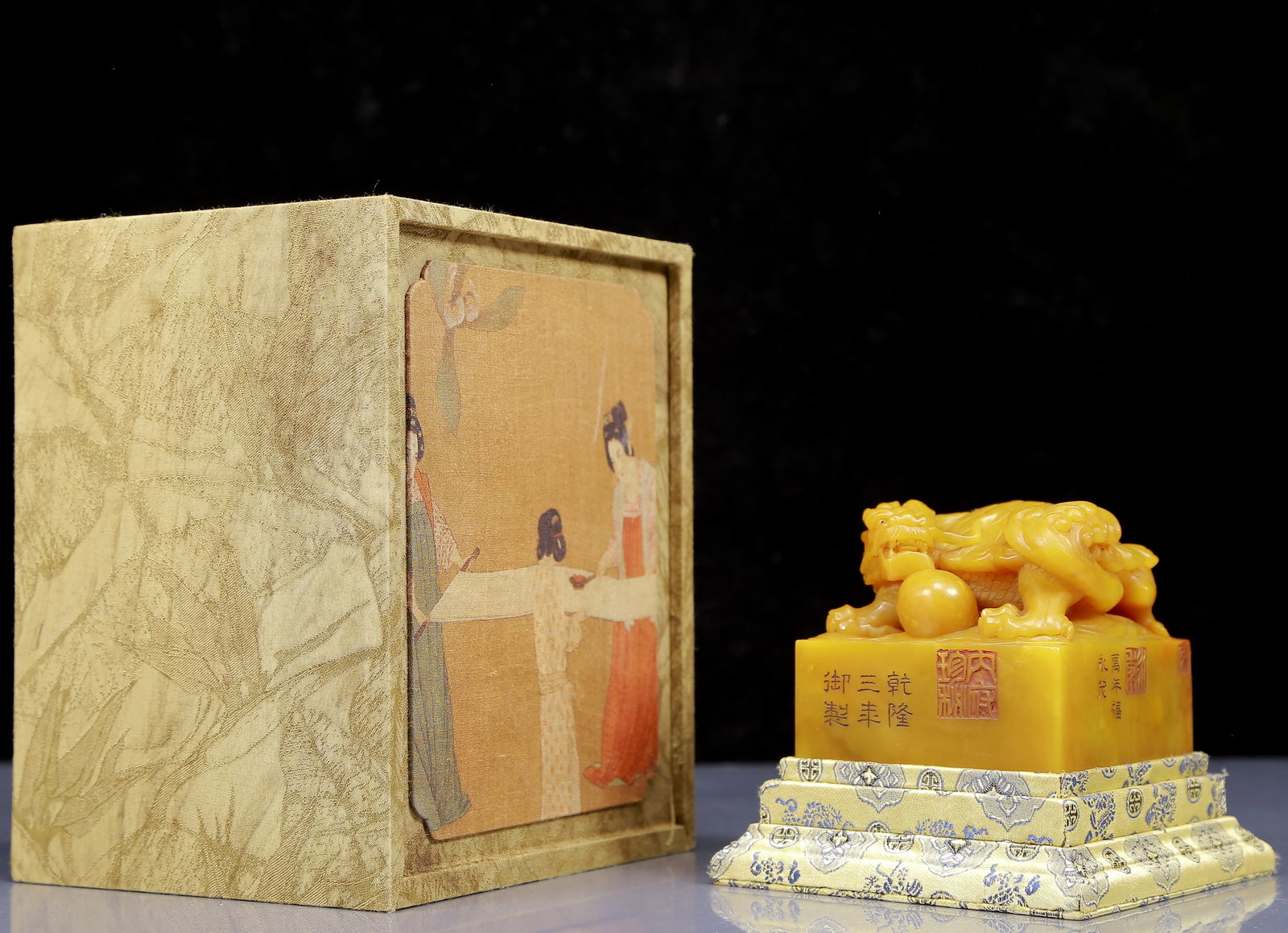 An Exquisite Tianhuang Stone Auspicious Beast Pattern Seal (1 of 10)