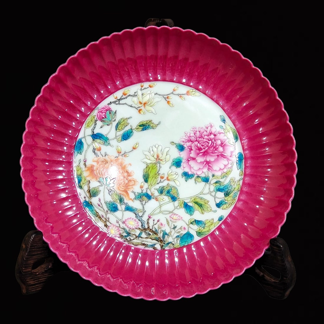 An Exquisite Ruby Red Glazed Flower Pattern Plate (1 of 8)