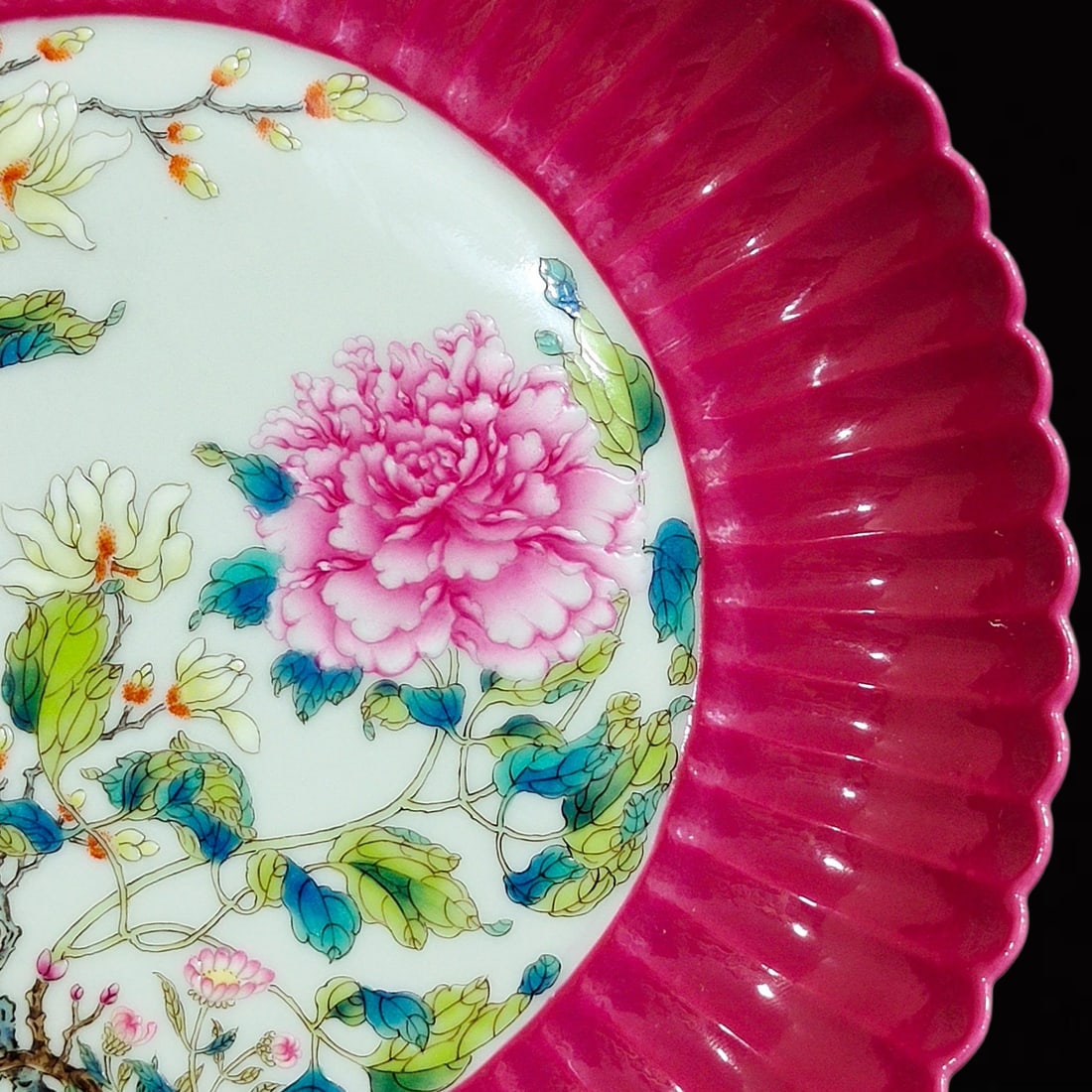 An Exquisite Ruby Red Glazed Flower Pattern Plate - 5