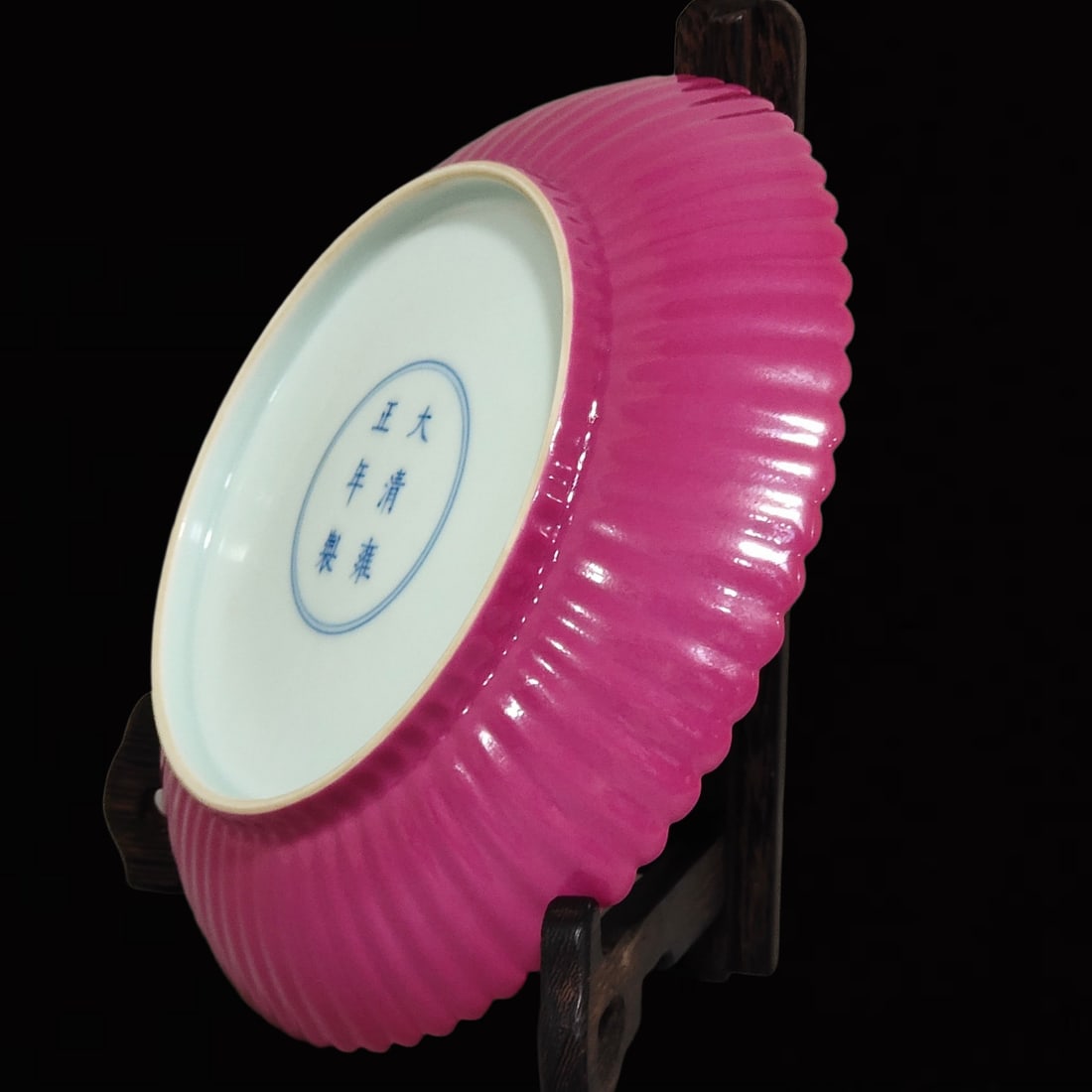 An Exquisite Ruby Red Glazed Flower Pattern Plate - 8