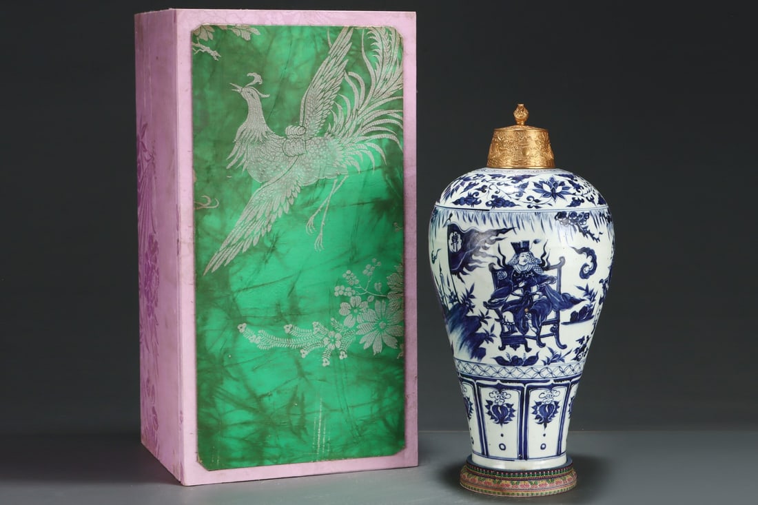 A Huge Blue and White Figure and Story Pattern Bottle: A Huge Blue and White Figure and Story Pattern Bottle,Yuan Dynasty,China,Size:19.7inx10in 