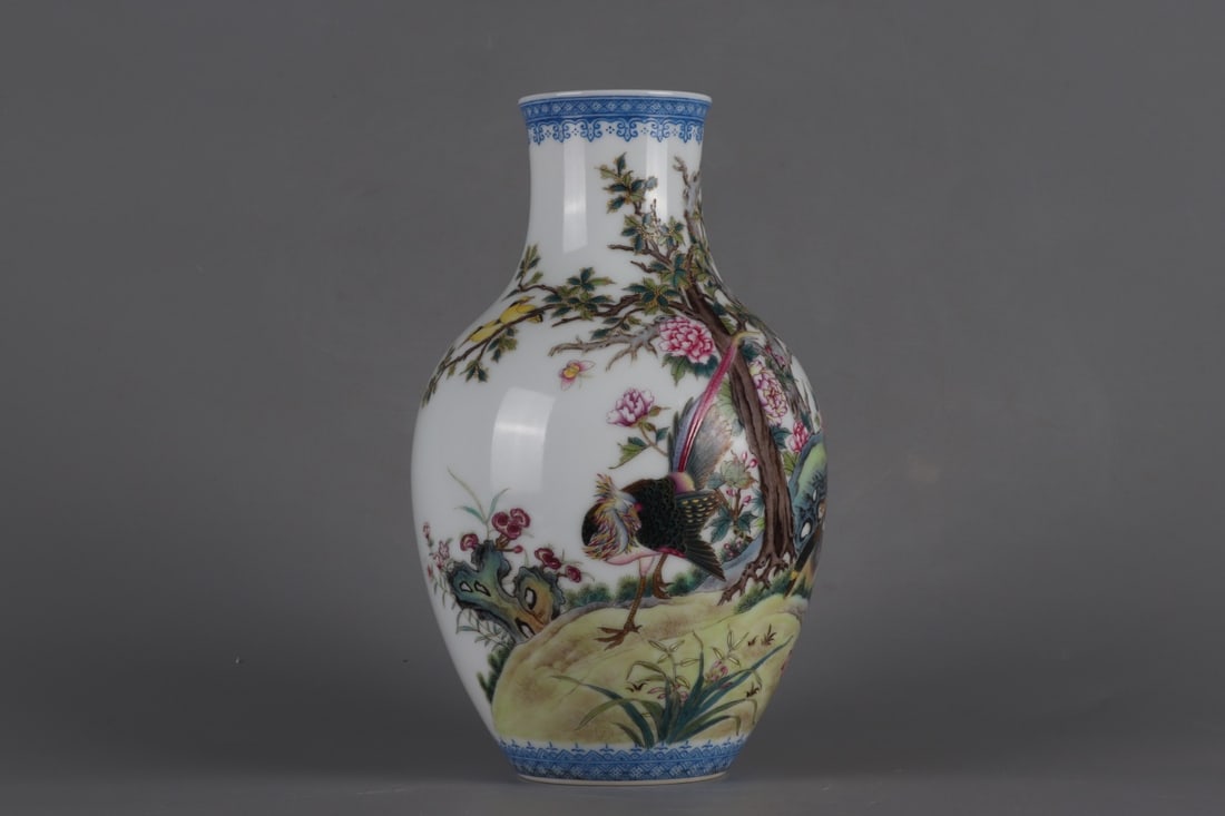 An Exquisite Enamel Flower and Bird Pattern Vase,with poem (1 of 9)