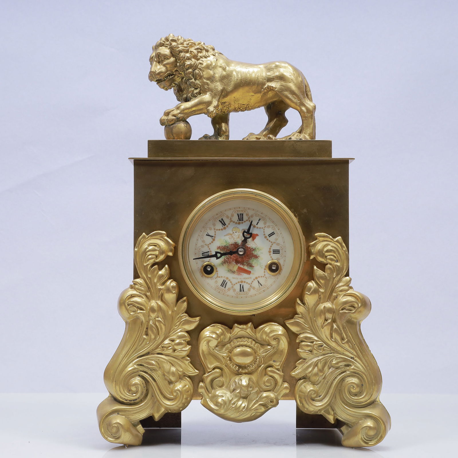 An Exquisite Gilt Bronze Flower Pattern Lion Table Clock Ornament (1 of 10)