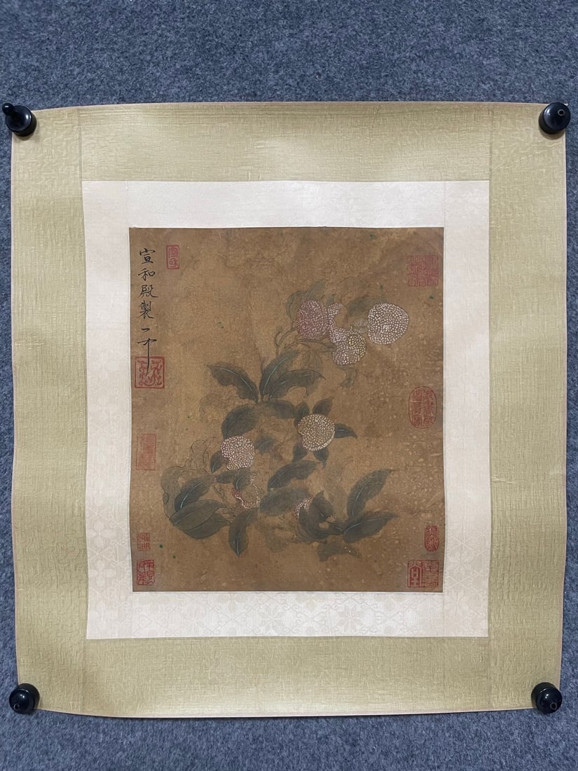 A Chinese Ink Painting of Flower on Silk: A Chinese Ink Painting of Flower on Silk,Song Huizong,Size:13inx15.4in 一幅中国水墨绢本花卉画,宋徽宗