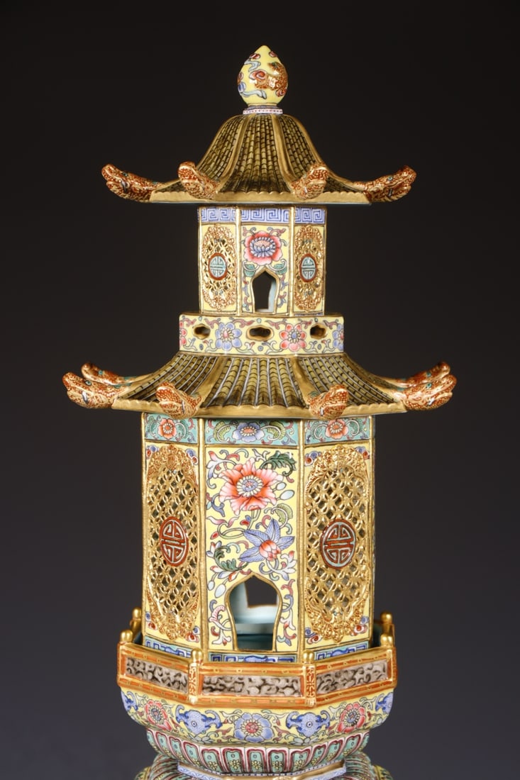 An Exquisite Enamel Painted Gold Lotus Pattern Palace Lantern - 2