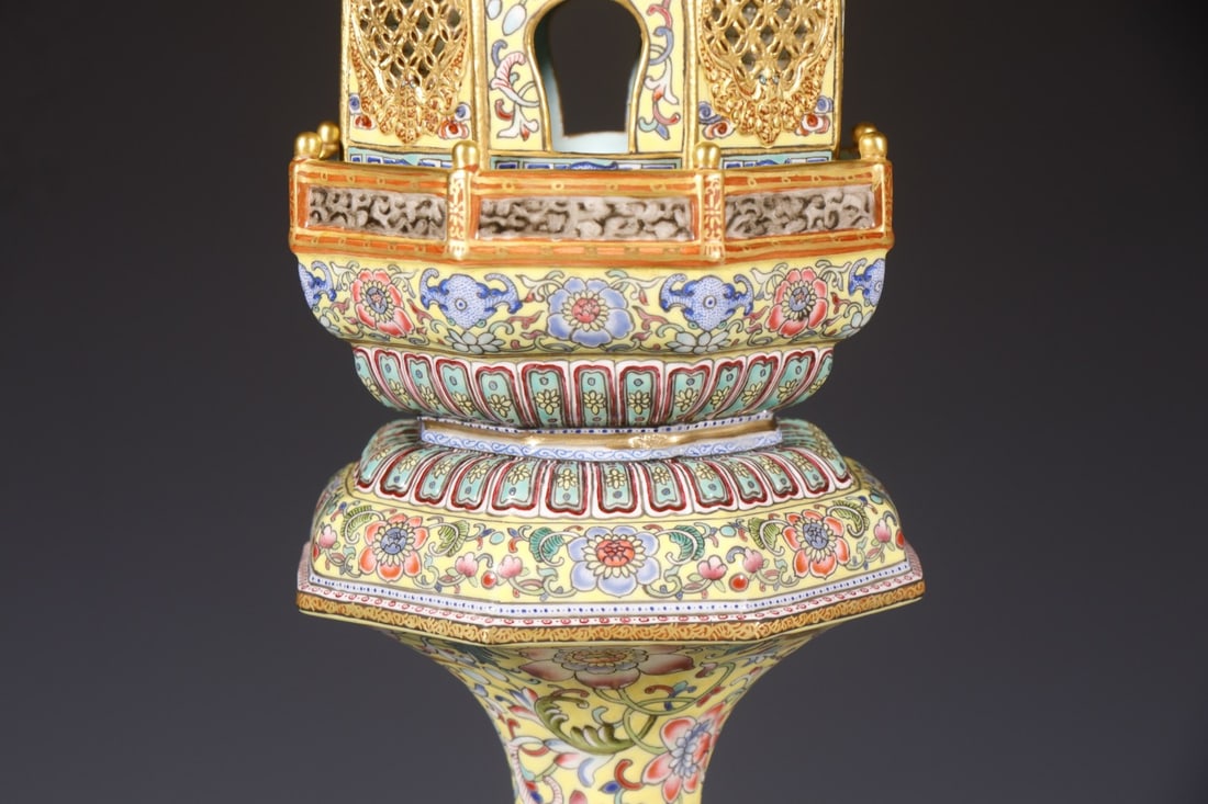 An Exquisite Enamel Painted Gold Lotus Pattern Palace Lantern - 5