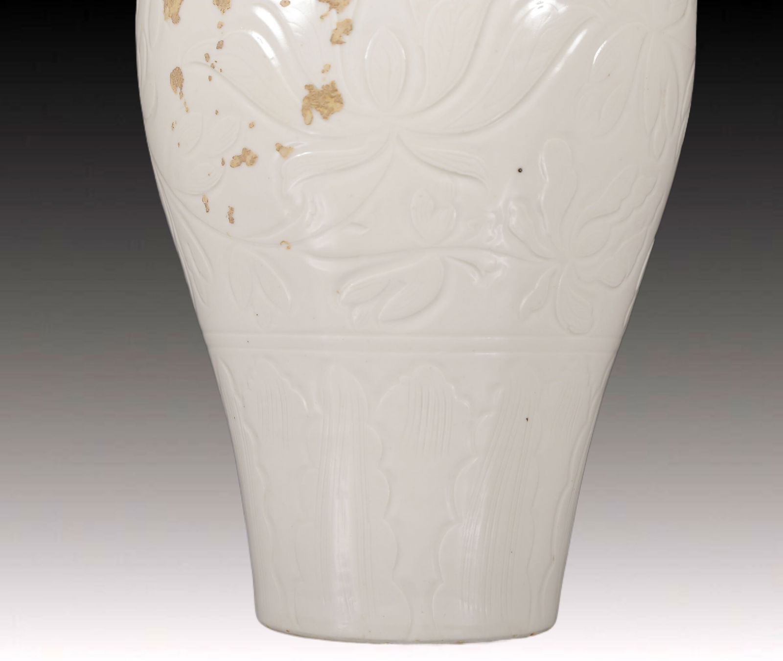 An Exquisite Ding yao Flower Pattern Vase - 4