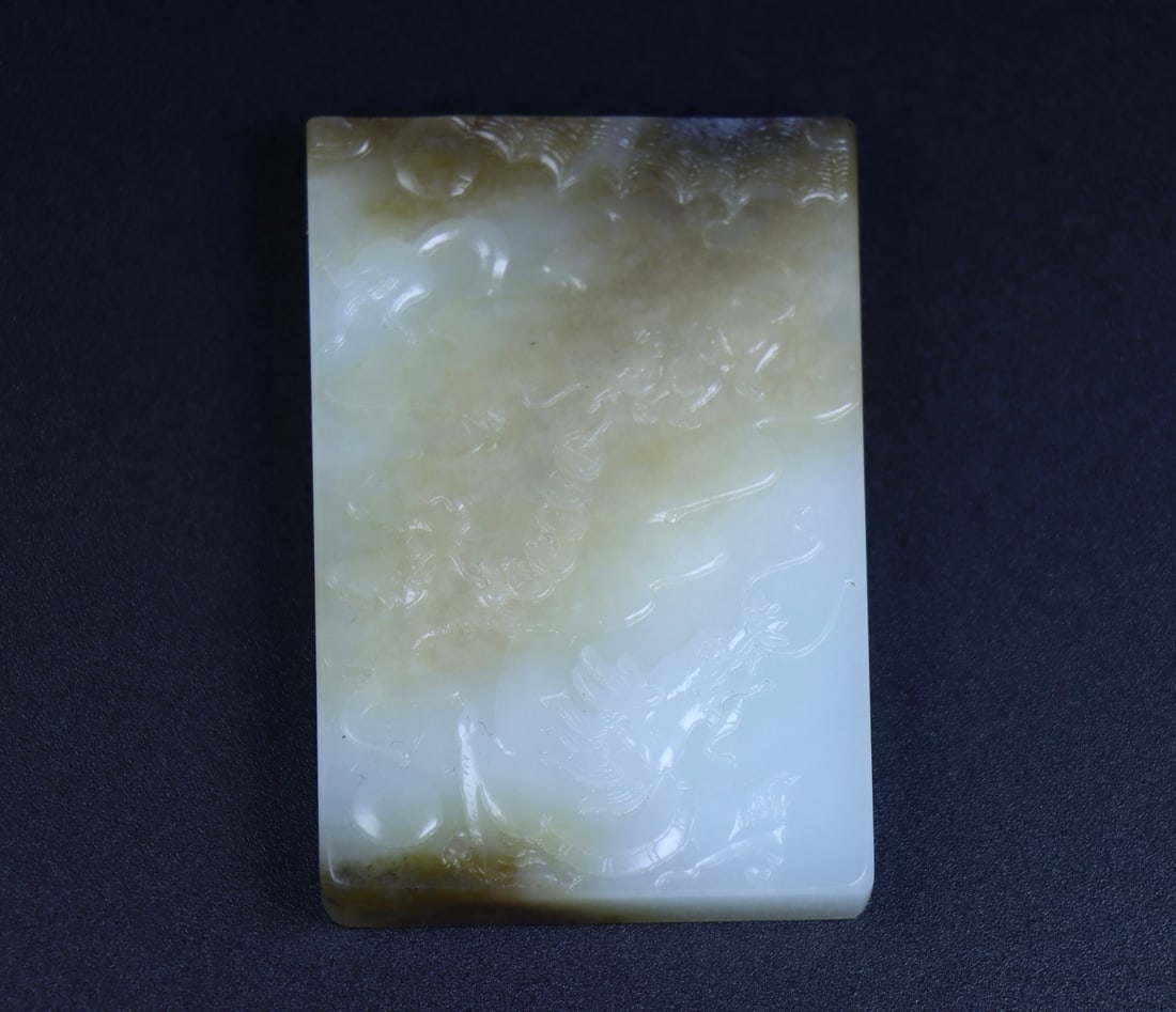 An Exquisite White Jade Dragon Pattern Ornament: An Exquisite White Jade Dragon Pattern Ornament,Qing Dynasty,China,Size:2.6inx1.8inx0.4in,Weight:89g 白玉龙纹摆件,中国清代