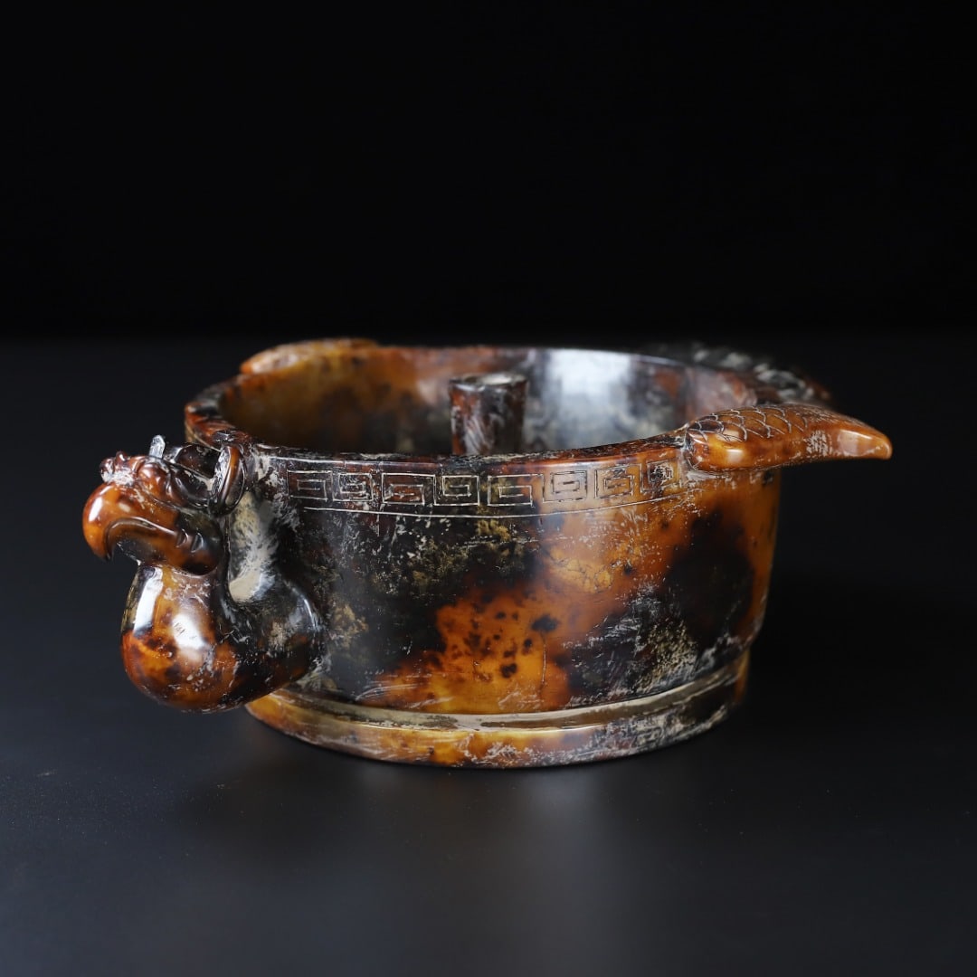 An Exquisite Archaic Jade Phoenix-Ears Incense Holder (1 of 10)