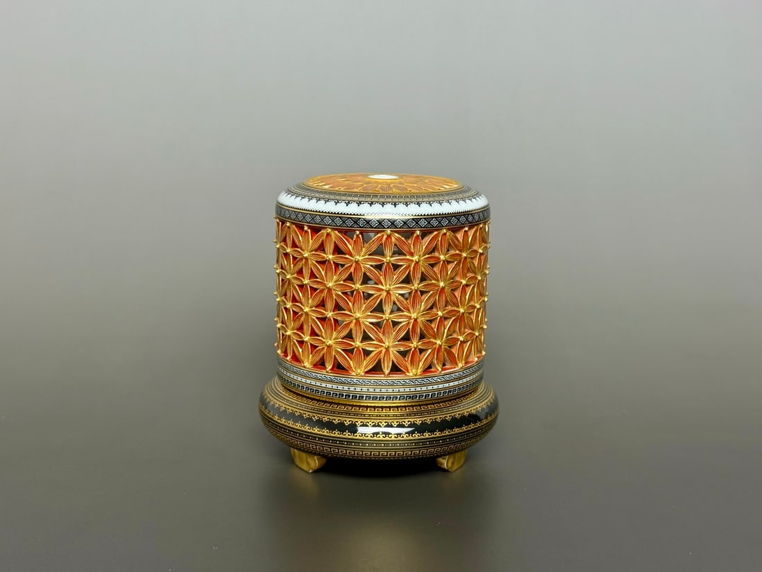 An Exquisite Ugyen Glazed Iron-Red Painted Gold Flower Pattern Tripod Censer: An Exquisite Ugyen Glazed Iron-Red Painted Gold Flower Pattern Tripod Censer,Qing Dynasty,China,Qianlong Four-character Mark,Size:3.4inx3in 乌金釉矾红描金!