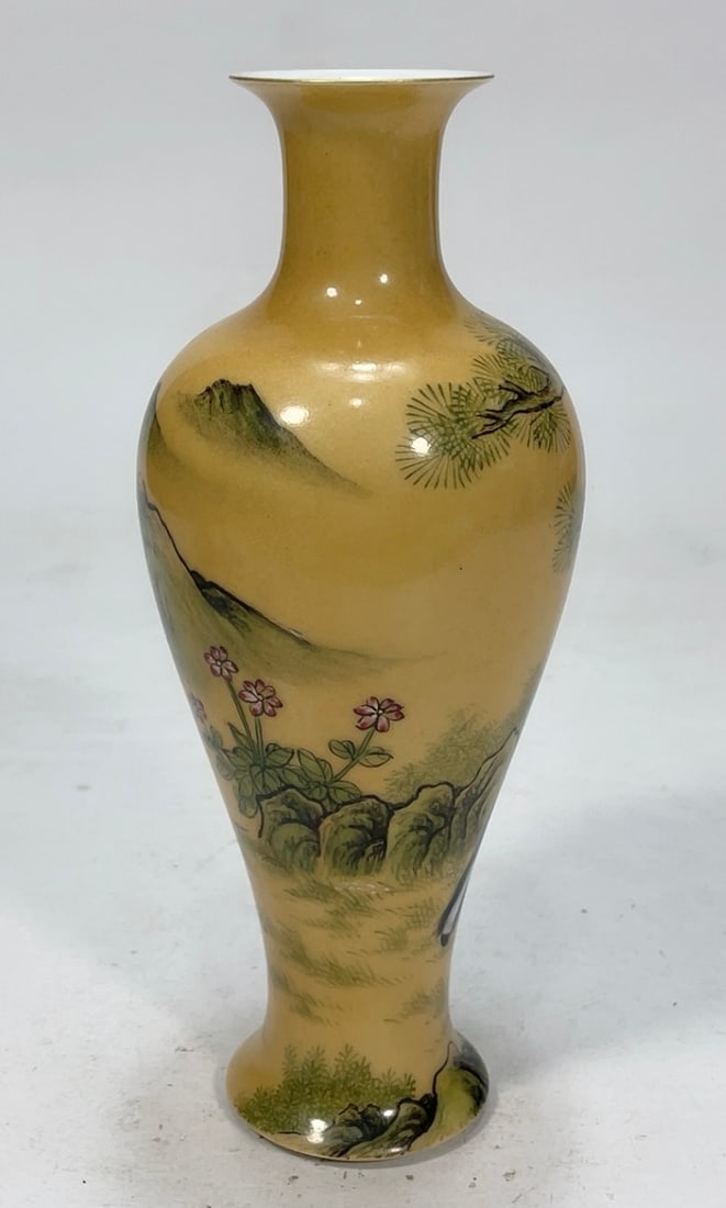 An Exquisite Enamel Horse Pattern Vase - 2