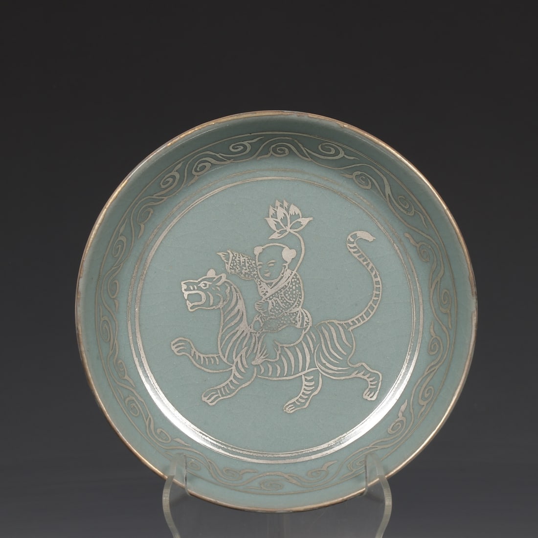 An Exquisite Ru yao Celeste Blue Glazed Cover with Silver Figure Pattern Plate (1 of 9)