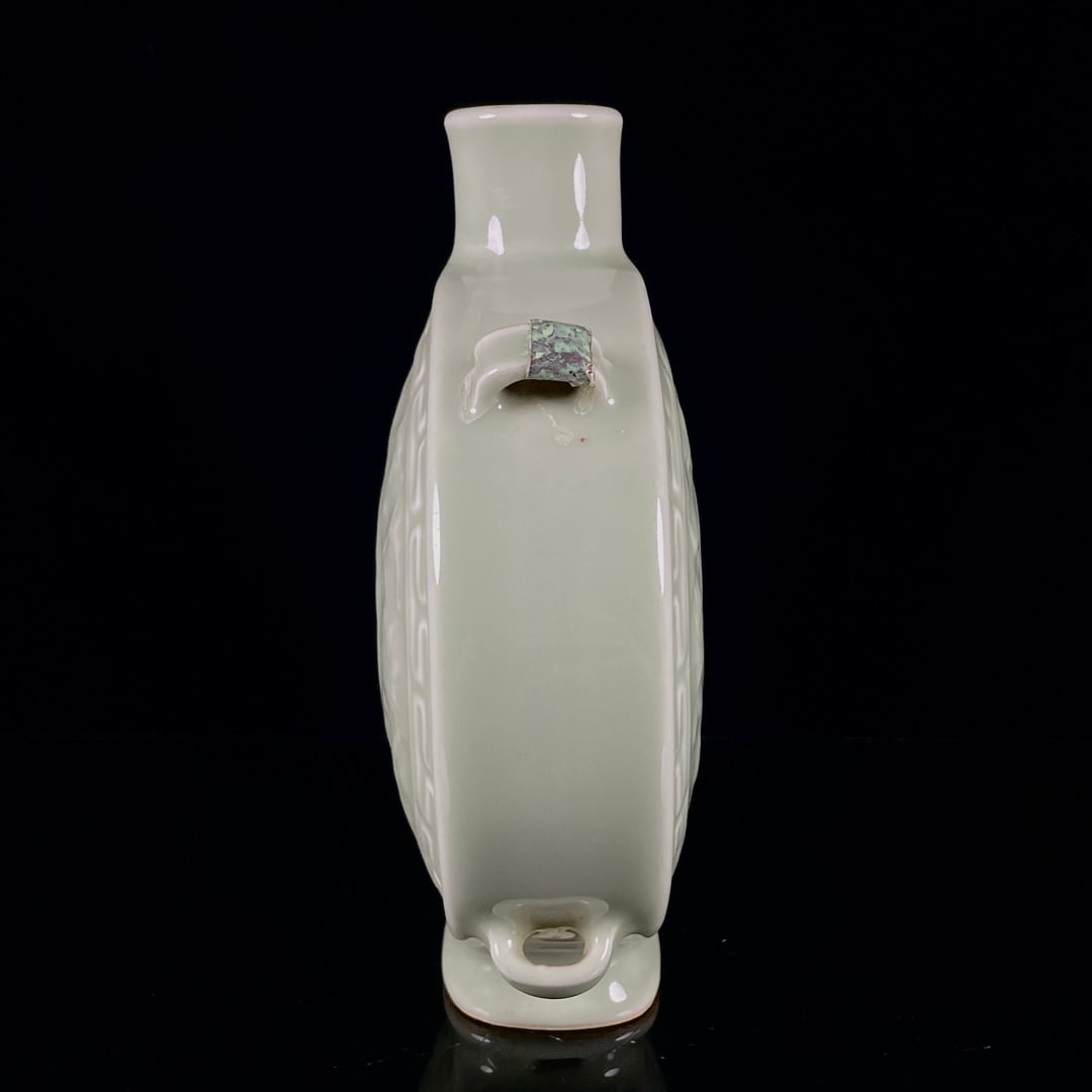 An Exquisite Celadon Glazed Lotus Pattern Vase - 5