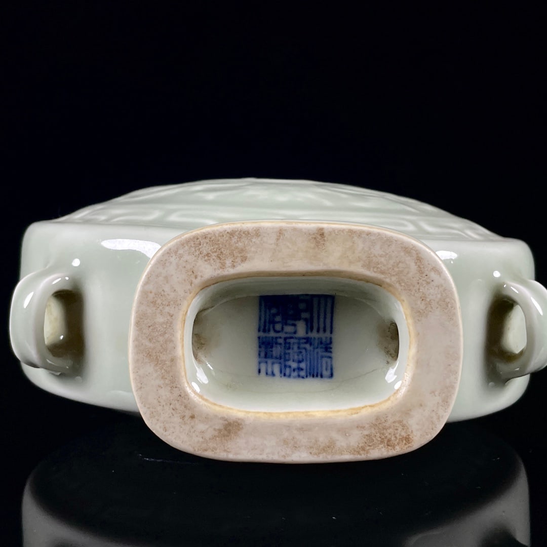 An Exquisite Celadon Glazed Lotus Pattern Vase - 9