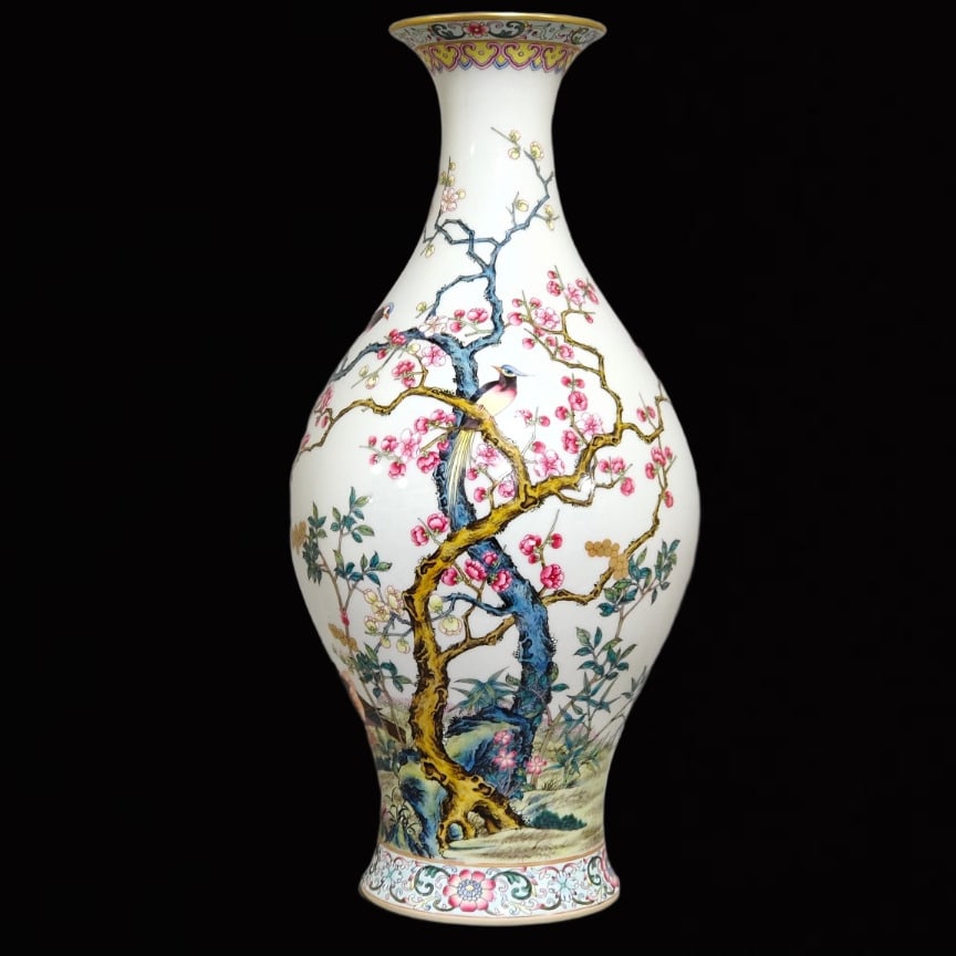 A Huge Green Ground Famille-Rose Flower and Bird Pattern Vase,with Poem (1 of 8)