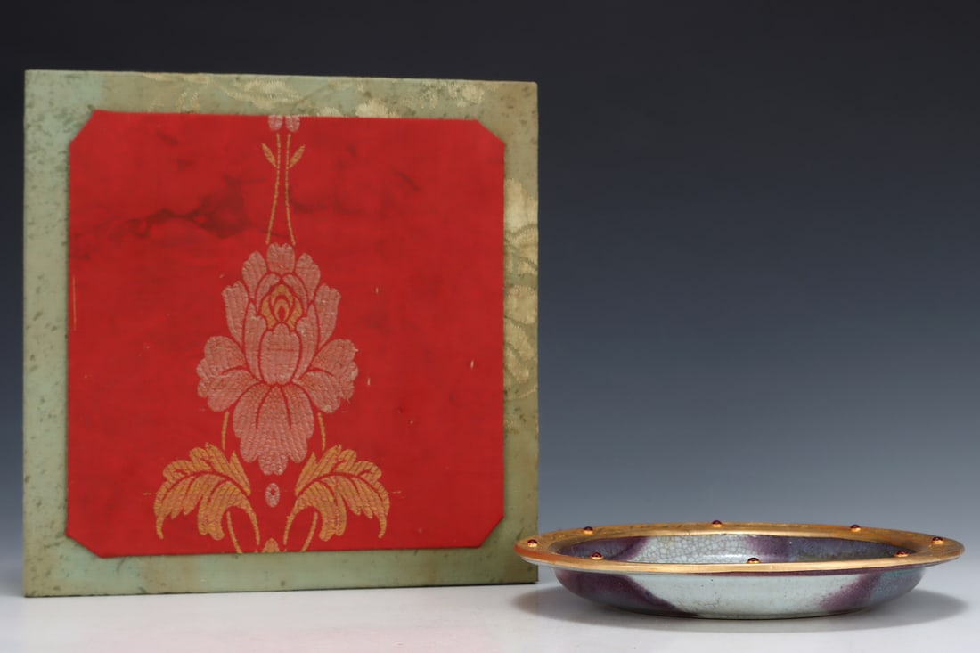An Exquisite Jun yao Purple Glazed Gilt Plate,Inlaid Gems (1 of 8)