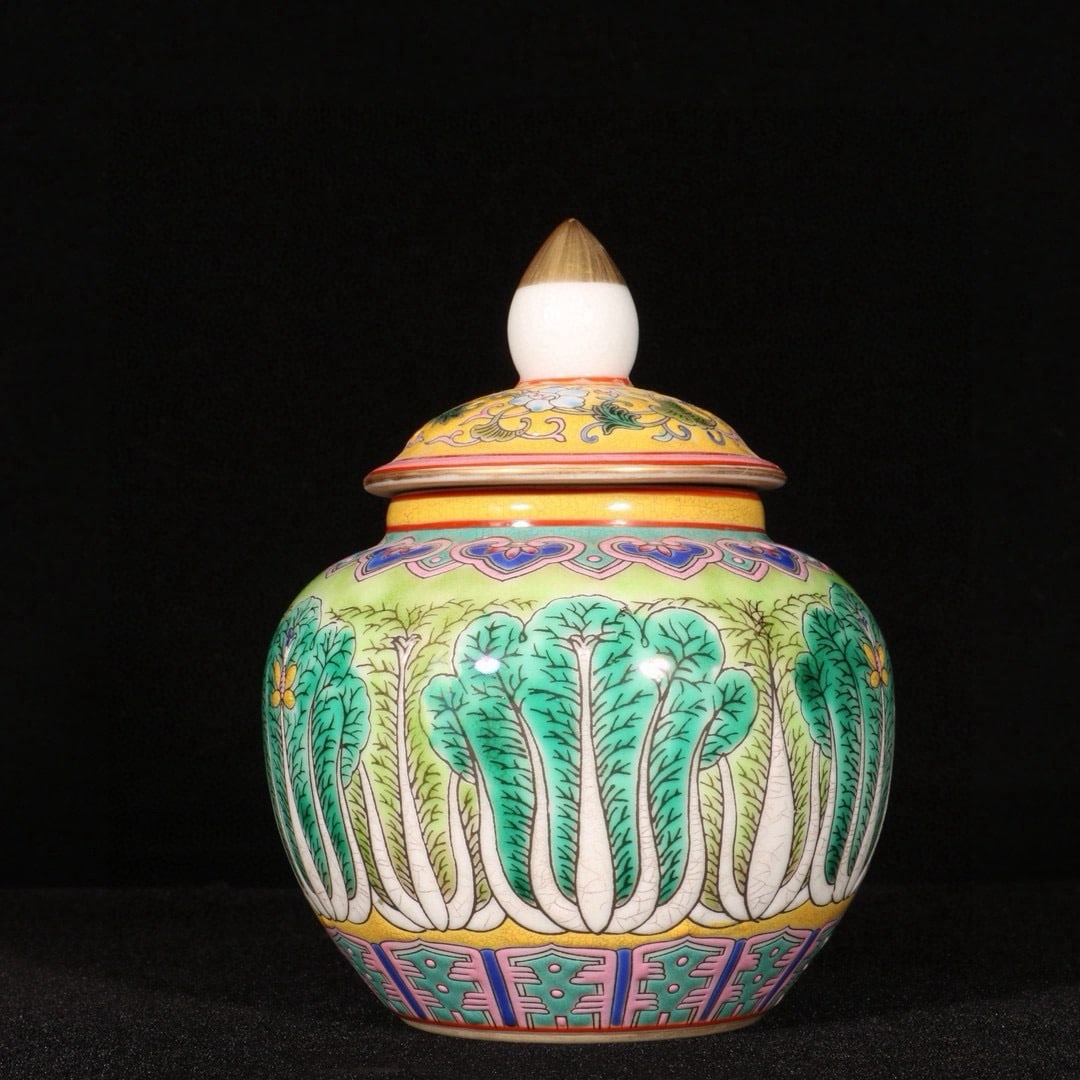 An Exquisite Enamel Cabbage Pattern Jar with Cover - 2