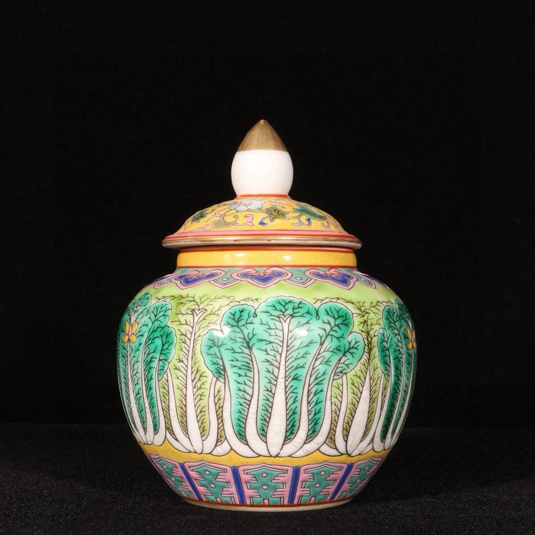 An Exquisite Enamel Cabbage Pattern Jar with Cover - 4