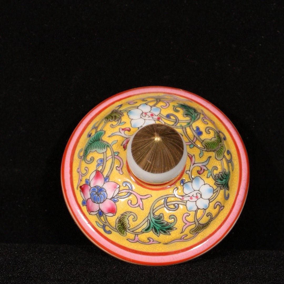 An Exquisite Enamel Cabbage Pattern Jar with Cover - 8