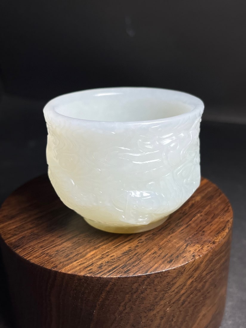 An Exquisite White Jade Auspicious Cloud and Dragon Pattern Cup - 2
