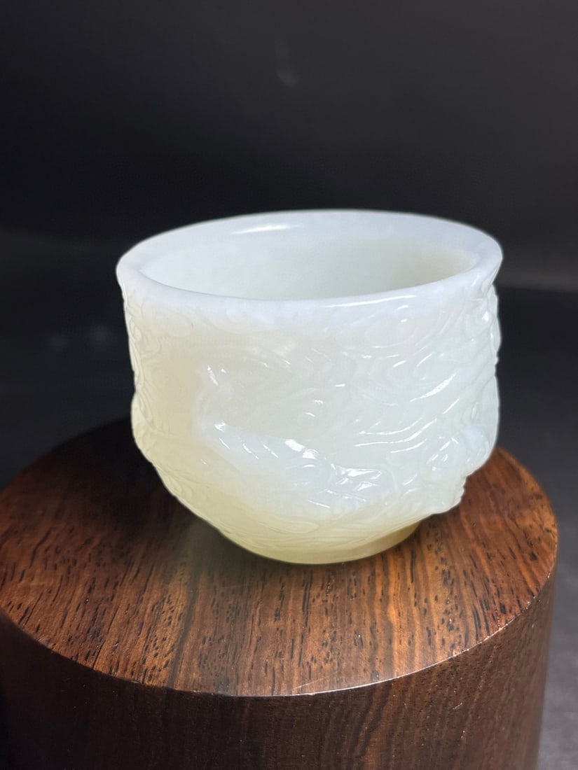 An Exquisite White Jade Auspicious Cloud and Dragon Pattern Cup - 3