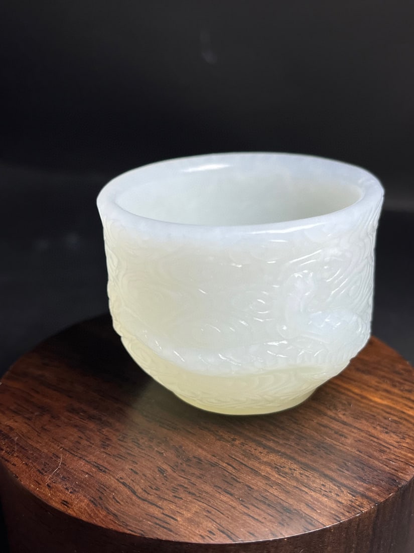 An Exquisite White Jade Auspicious Cloud and Dragon Pattern Cup - 4