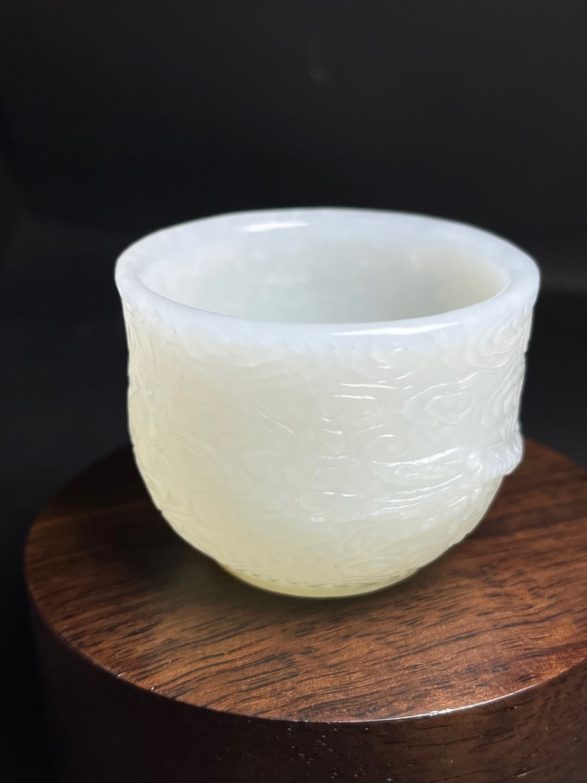 An Exquisite White Jade Auspicious Cloud and Dragon Pattern Cup - 5