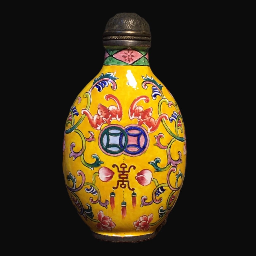 An Exquisite Painted Enamel on Copper Bats and Peach Pattern Snuff Bottle (1 of 9)