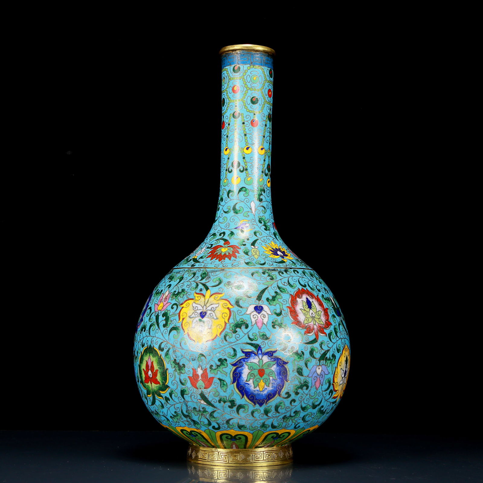 An exquisite cloisonné vase with lotus pattern (1 of 7)