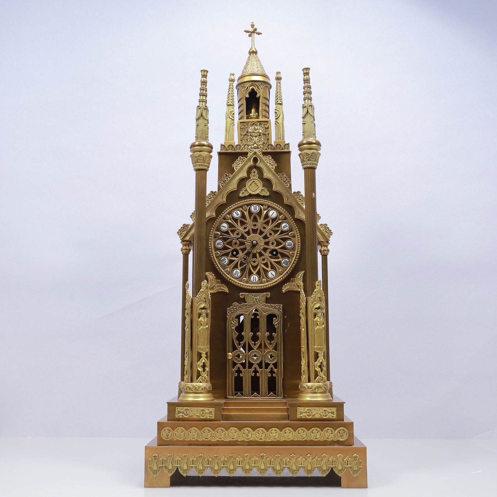 An Exquisite Gilt Bronze Table Clock Ornament (1 of 12)