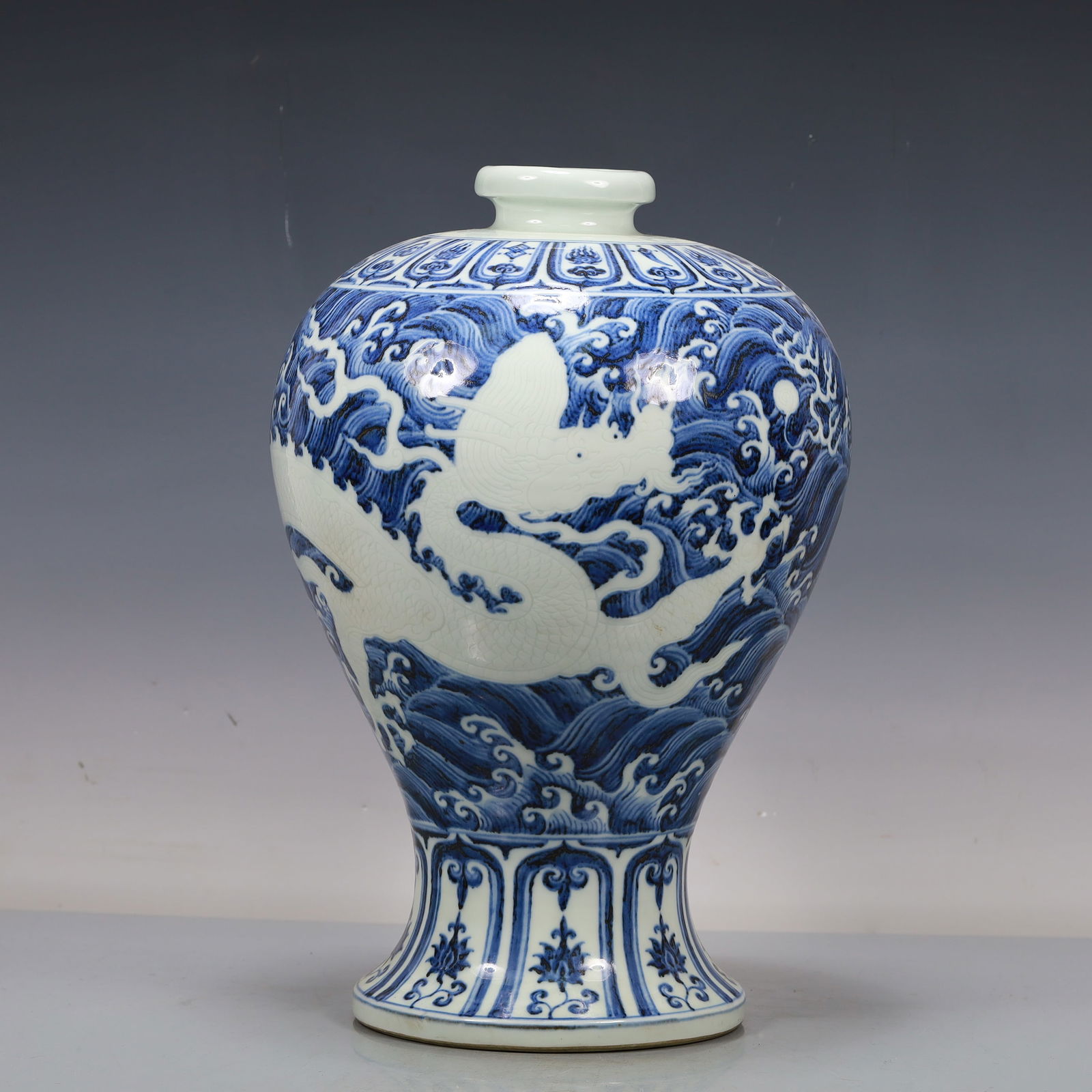 A Gorgeous Blue And White 'Dragon& Ocean' Vase (1 of 9)
