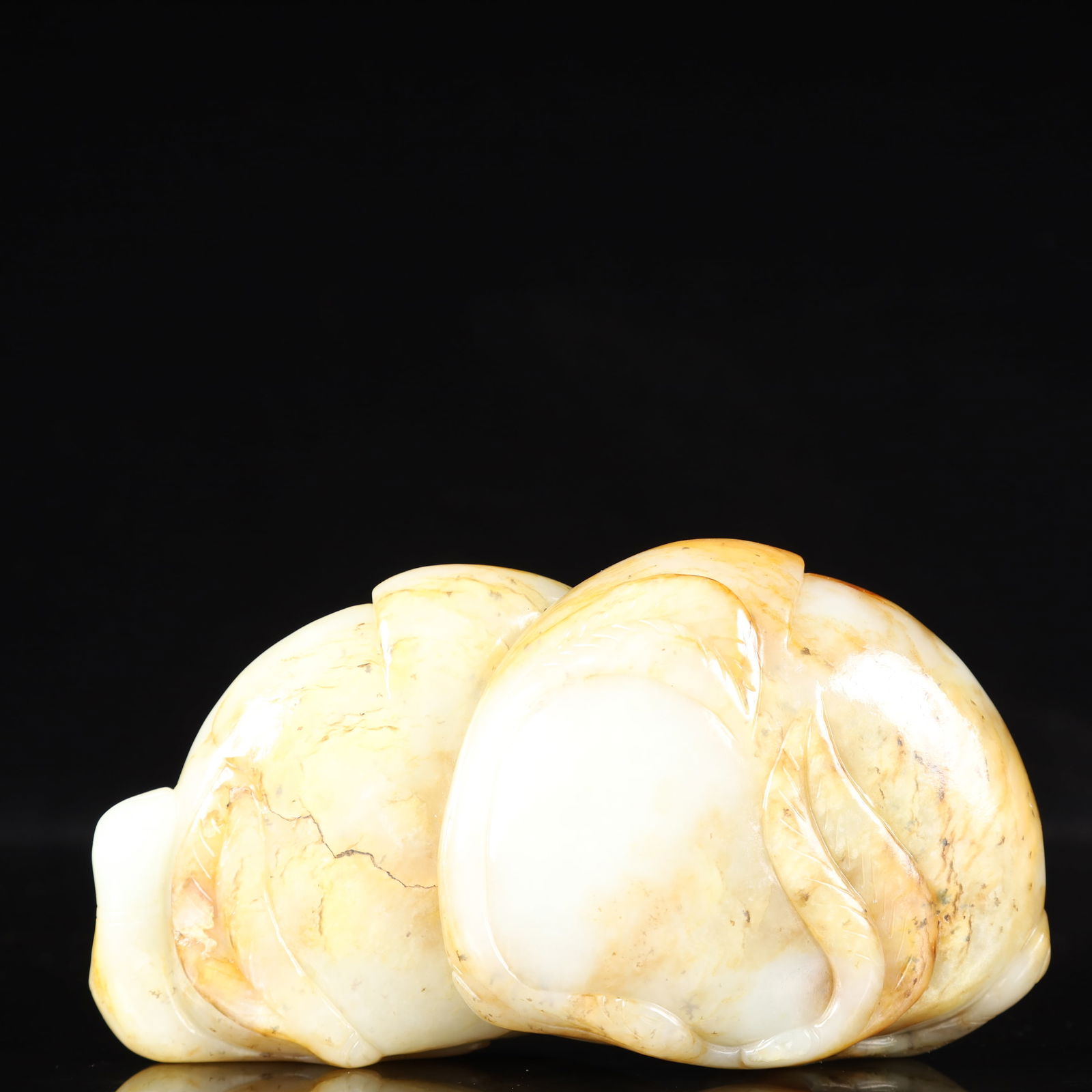 An Exquisite White Jade Peach Ornament (1 of 9)