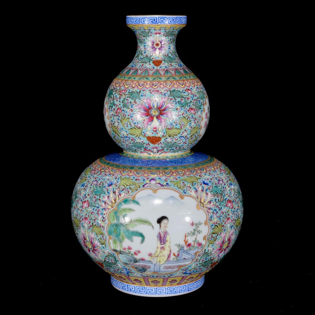 An Exquisite Famille-Rose Figure and Story Pattern Gourd-Shaped Vase,with Poem (1 of 9)