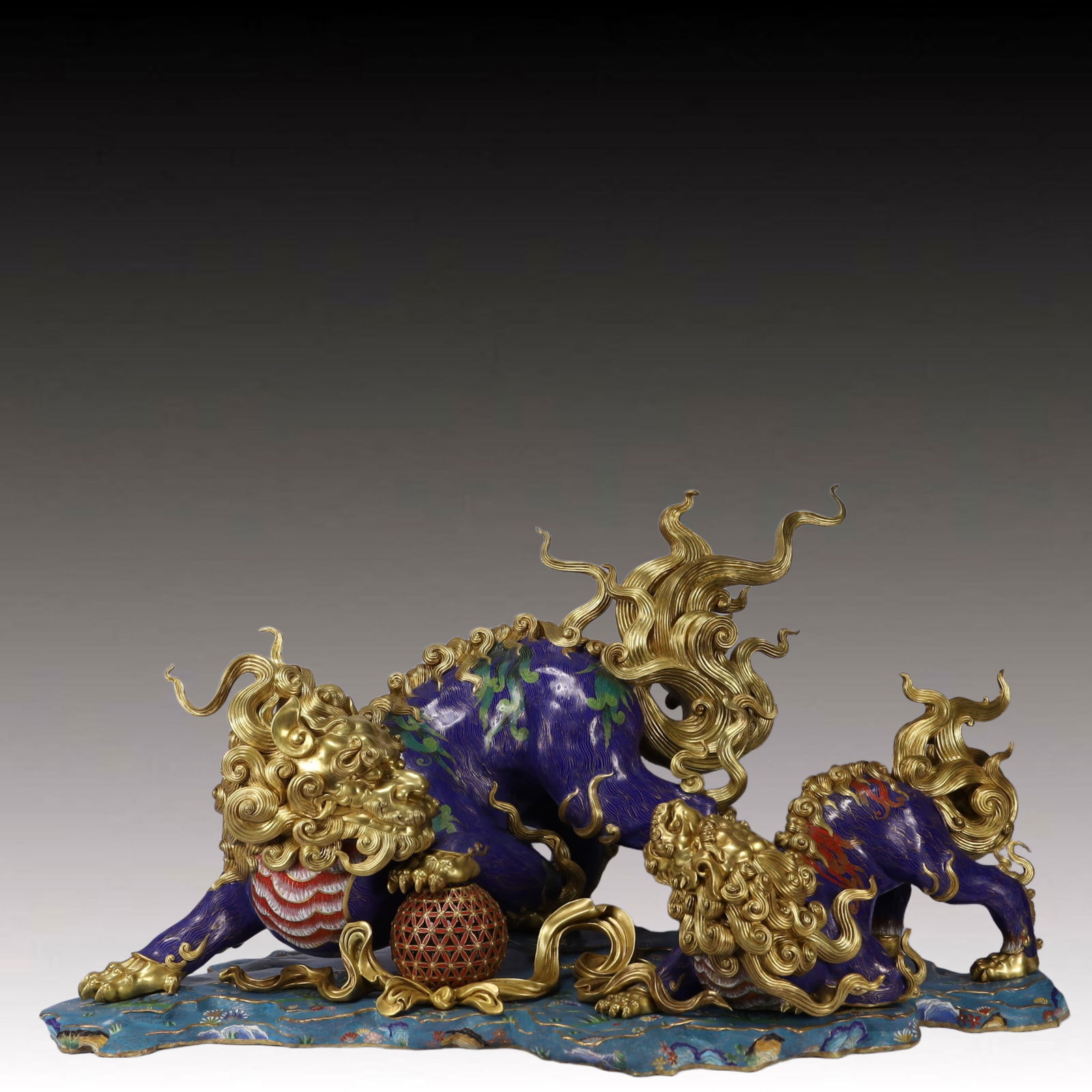 A Huge Cloisonne Lion Ornament: A Huge Cloisonne Lion Ornament,Qing Dynasty, China,Qianlong Four-character Mark,Size:38.6inx20.5inx22.8in,Weight:66000g 