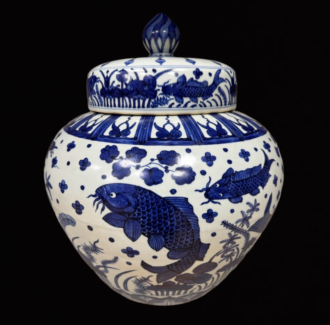 A Huge Blue and White Hornwort Pattern Jar with Cover: A Huge Blue and White Hornwort Pattern Jar with Cover,Ming Dynasty,China,Jiajing Six-Character Mark,Size:18.5inx15.7in 青花鱼藻纹盖罐,中国明