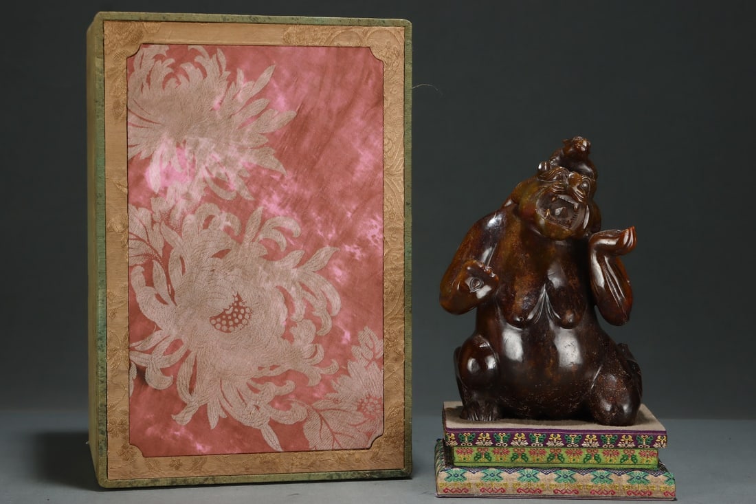 An Exquisite Archaic Jade Auspicious Beast Ornament (1 of 8)