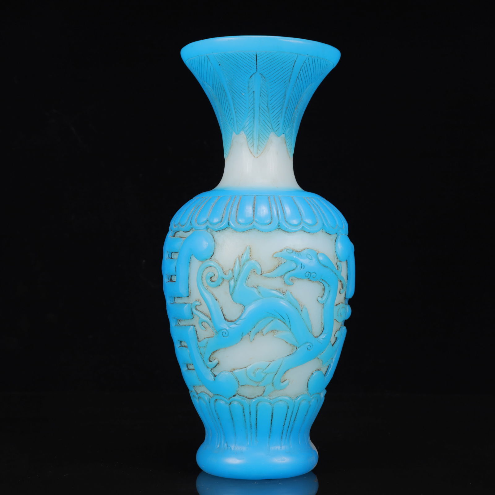 An Exquisite Glass Phoenix Pattern Vase (1 of 10)