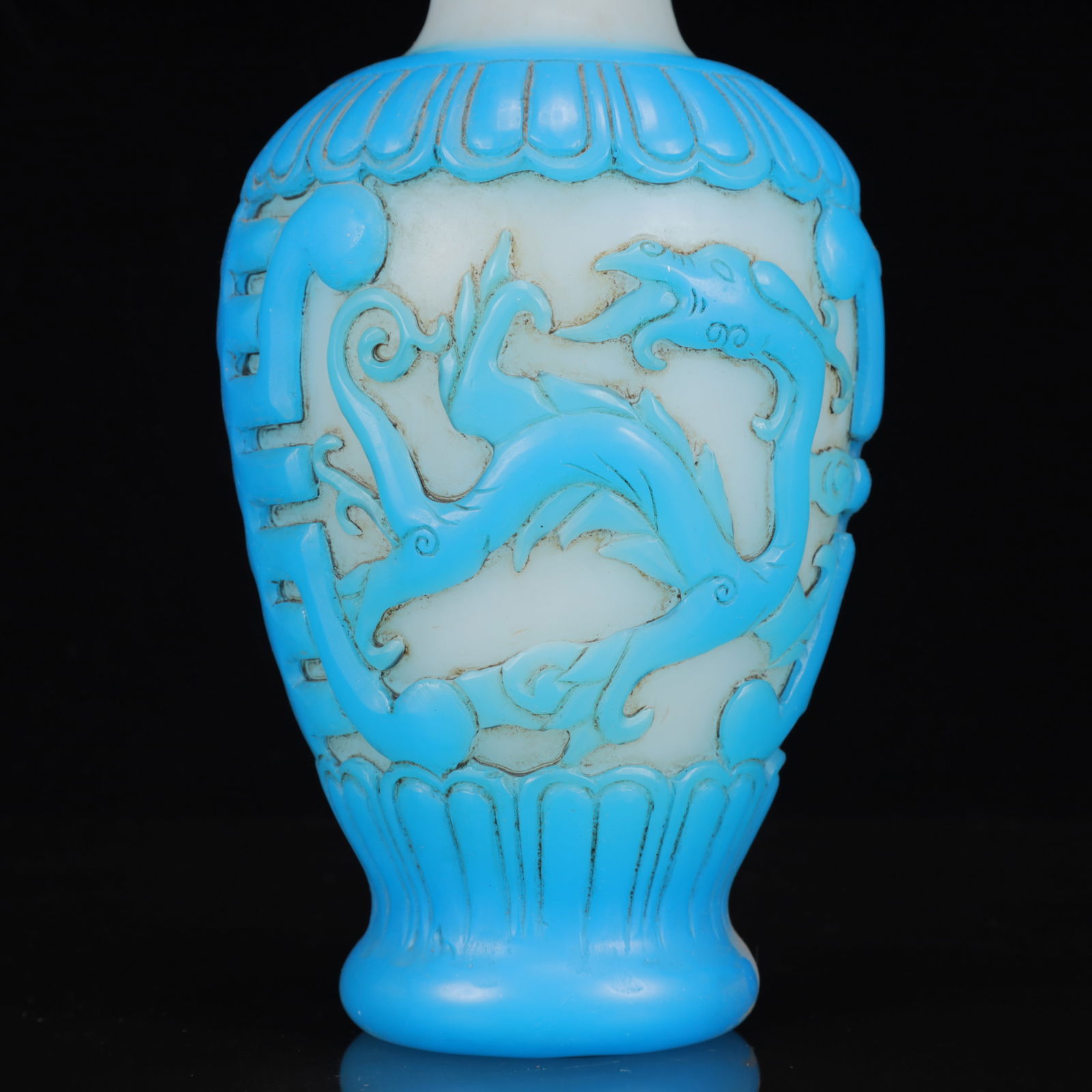 An Exquisite Glass Phoenix Pattern Vase - 2