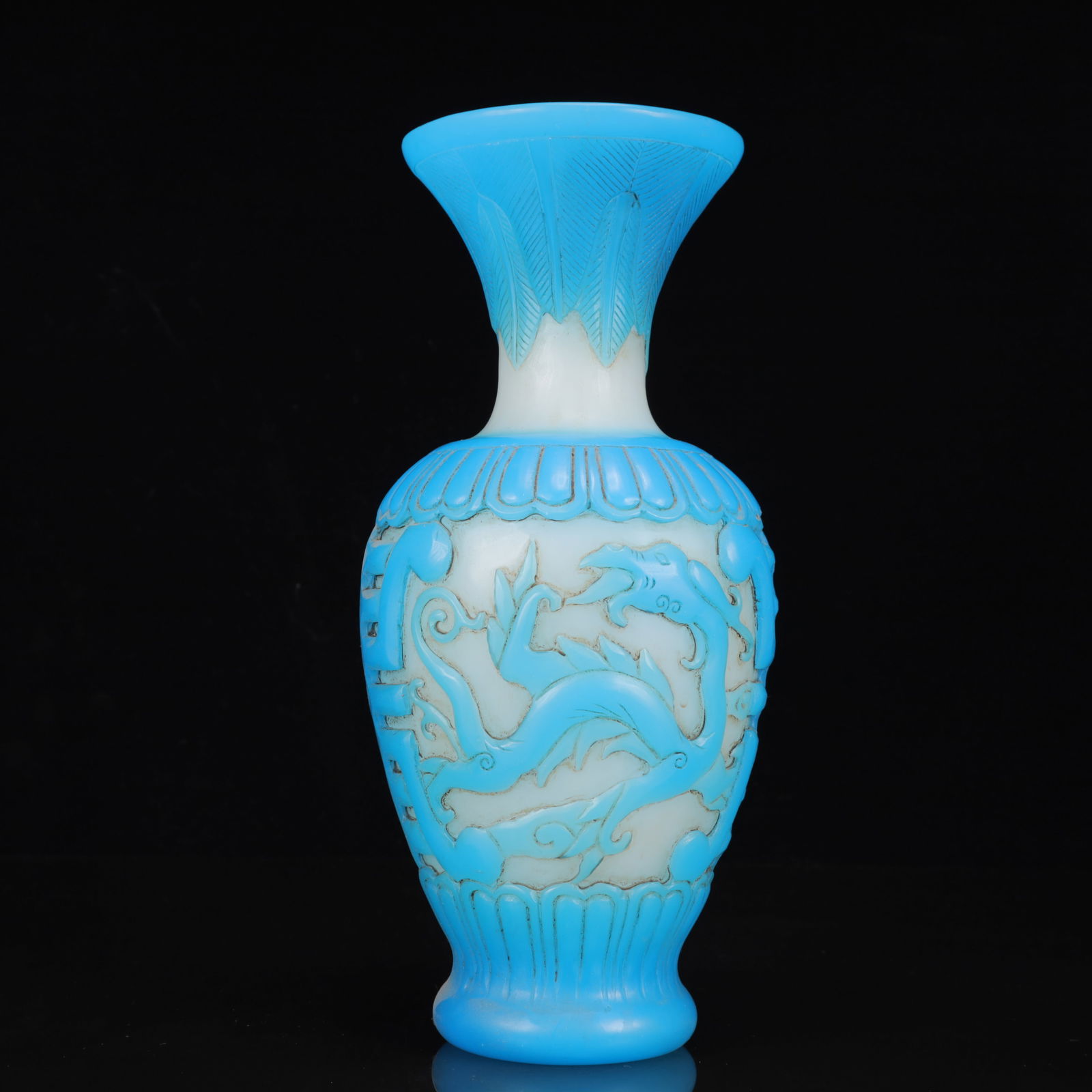 An Exquisite Glass Phoenix Pattern Vase - 5